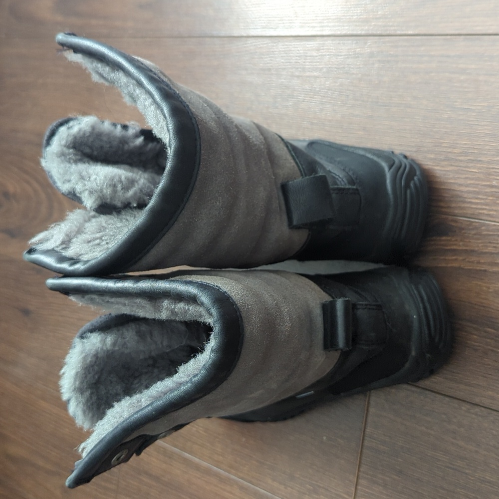 UGG Adirondack II Leather & Shearling Boot - Picture 6 of 12
